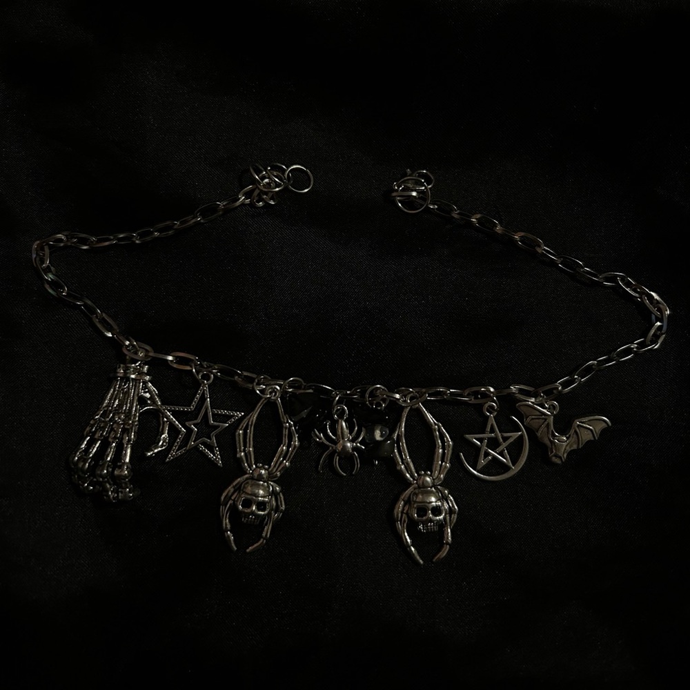 🖤CHARM NECKLACE
🖤STAINLESS STEEL CHARMS
🖤ADJUSTABLE SIZE
🖤SMALL BUSINESS